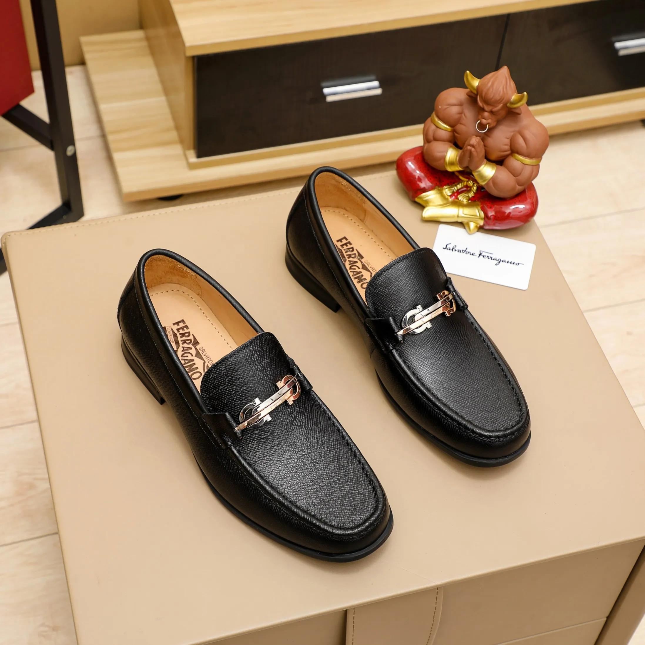 Men's clothing and shoes 💰460 🔥Ferragamo's new men's casual slip-on shoes🇨🇳Official website original 1:1 mold opening, original quality💯Fine workmanship, high-end luxury☘The upper is made of imported Italian first-layer cowhide🌴Luxury🐂leather lining🍓Rubber wear-resistant and non-slip outsole, breathable and comfortable to wear🍍The first choice for high-end men, black, size 38-45